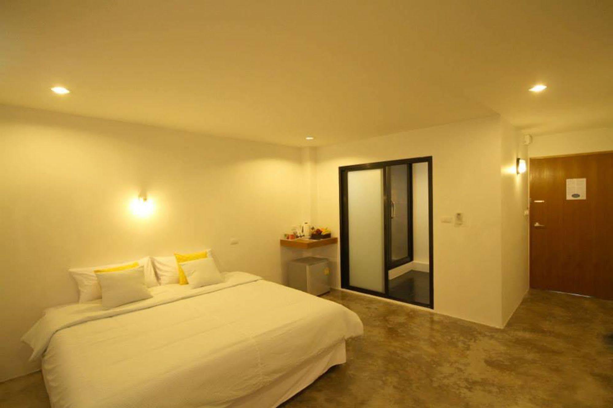 Ostello Mbed Phuket Esterno foto
