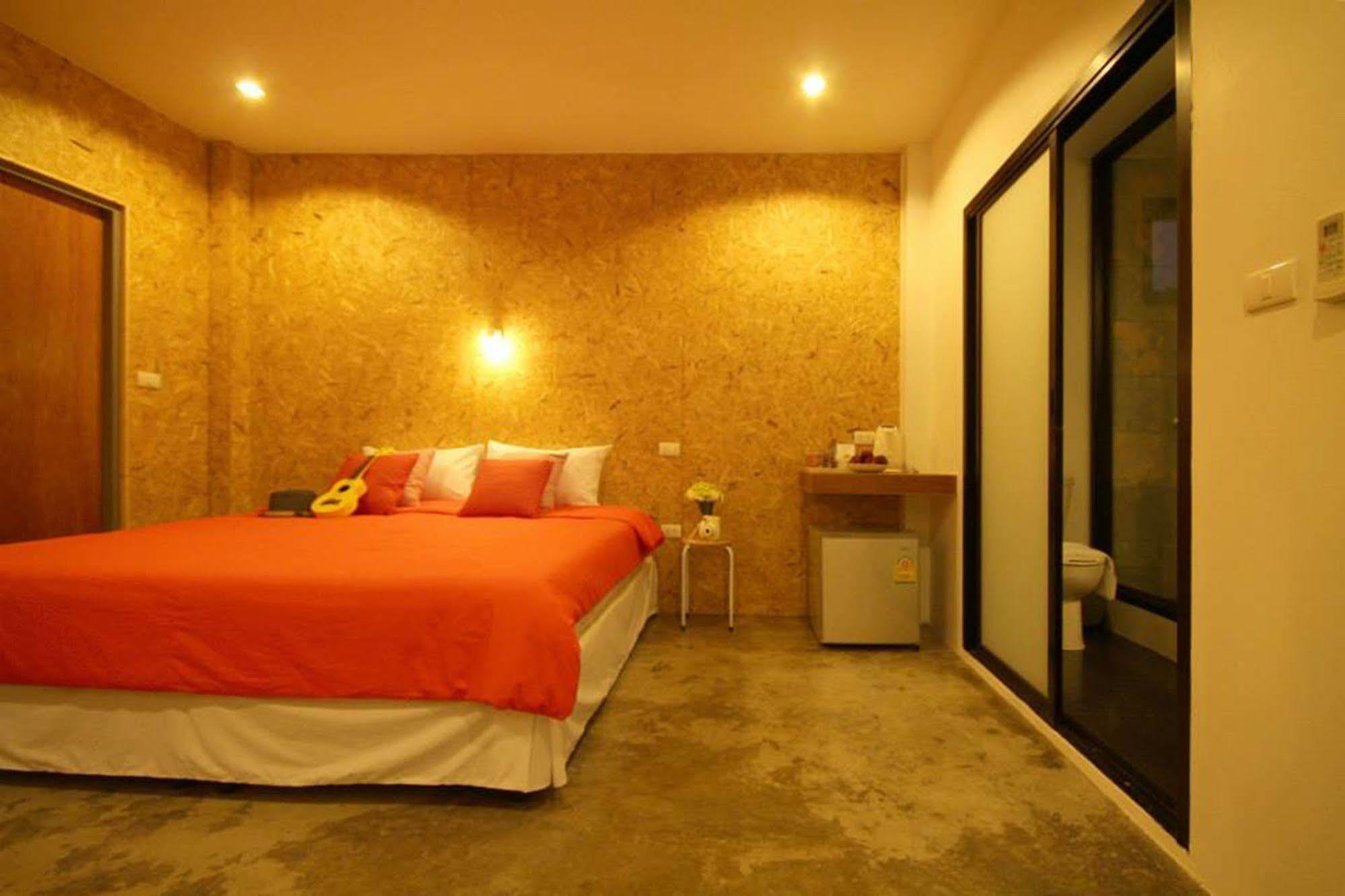 Ostello Mbed Phuket Esterno foto